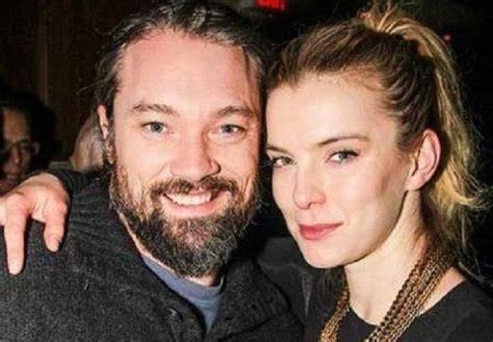 Betty Gilpin Husband: A Comprehensive Look at Her Personal Life