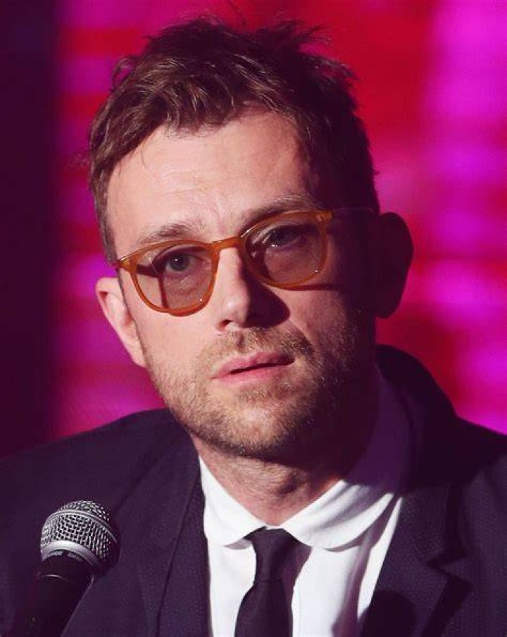 Damon Albarn Style: A Comprehensive Exploration of the Iconic Musician's Fashion and Artistic Flair
