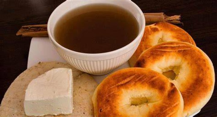 Delicious Agua Panela Con Queso Recipe: A Sweet and Savory Colombian Treat