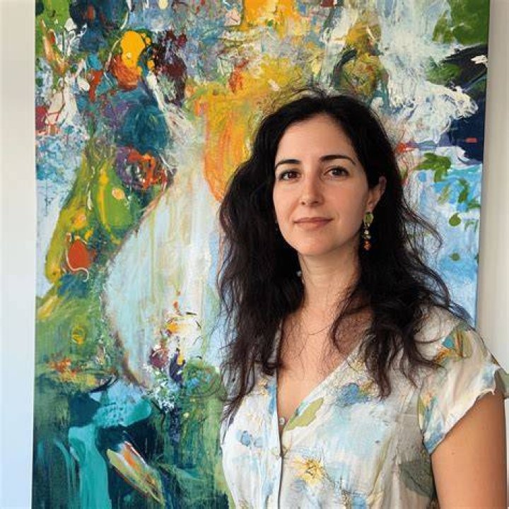 Erom&eacute; Leila Sohna: A Rising Star in the Music Industry