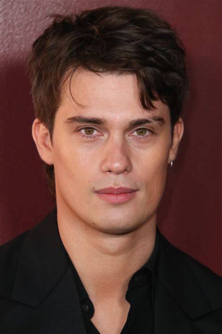 Nicholas Galitzine Shirtless: A Closer Look at the Rising Star's Charisma and Talent