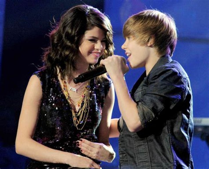 Through the Lens of Love: Exploring the Iconic Photos of Justin Bieber and Selena Gomez